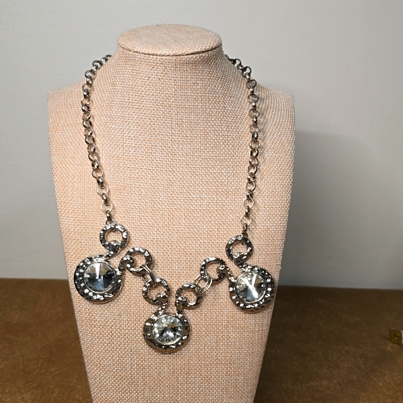 Gorgeous silve tone statement Necklace - Picture 1 of 8